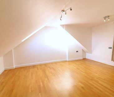 4 bedroom end of terrace house to rent - Photo 2