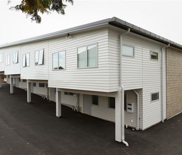 Don't miss out on this newly renovated, Fully Furnished Studio room... - Photo 1