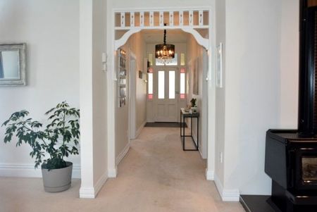 Super sunny, warm and modern family home in Roslyn - Photo 5