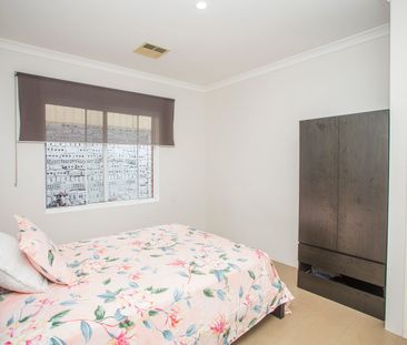 HUGE WELL MAINTAINED FAMILY HOME IN A QUIET STREET! NEAR KWINANA MA... - Photo 5