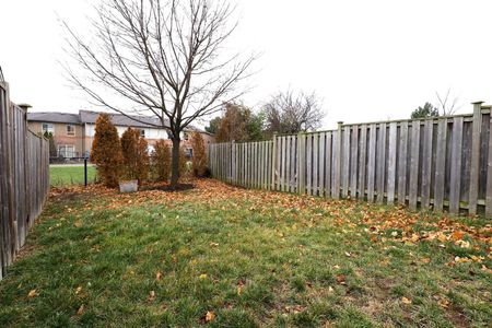 For Lease - 384 Riverstone Drive, Oakville, Ontario - Photo 5