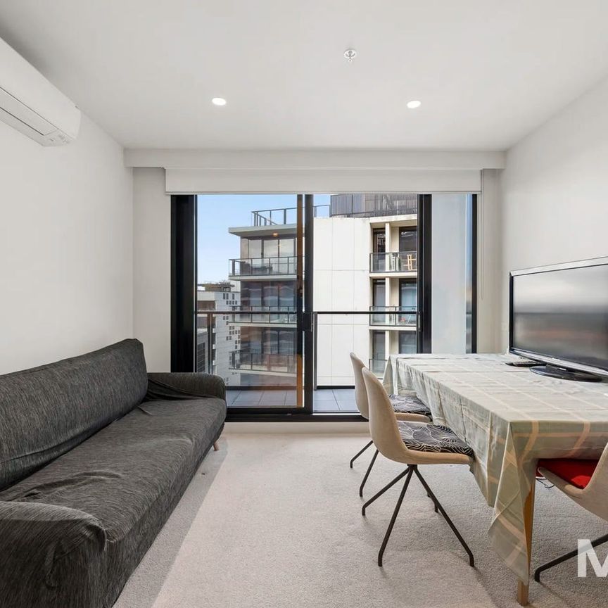 Furnished and bright - Photo 1