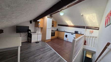 1 bedroom in a house share to rent - Photo 5