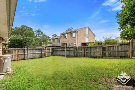 TWO BEDROOMS TOWNHOUSE WITH VINLY FLOOR AND AIR CONDITION - Photo 2