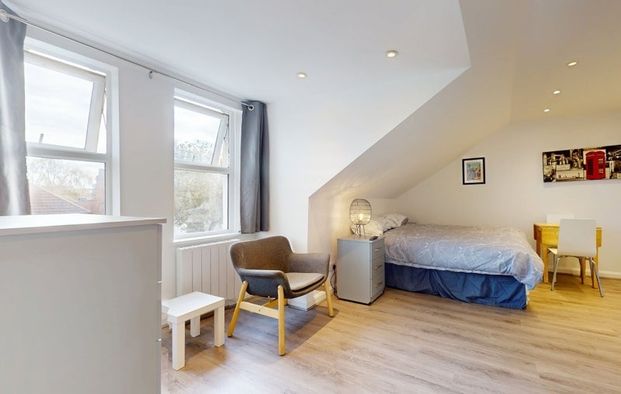 Studio Flat, Chichele Road, NW2 - Photo 1