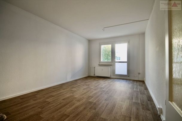 Schon entdeckt? - Moderne 4-Raum-Wohnung mit Balkon in Klingenberg - Photo 1