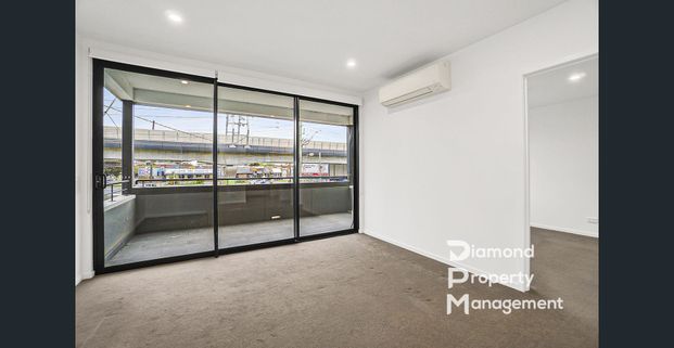 Moderm One Bedroom Apartment At Prime Location - Photo 1