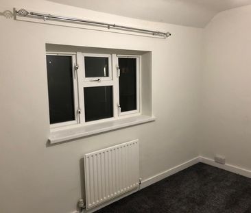 2 Bed End Terrace, Meadow Road, IG11 - Photo 3