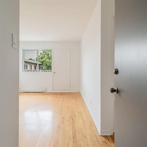 PROMO 1 Mois Gratuit - Studio Et 2 1/2 - Photo 1