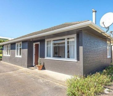 Sunny family home - Photo 1