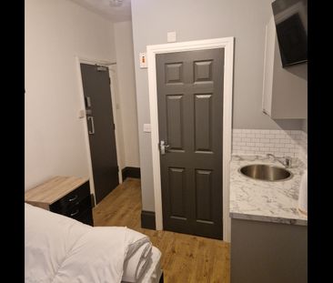 Room in a Shared House, Floyd Road, SE7 - Photo 1