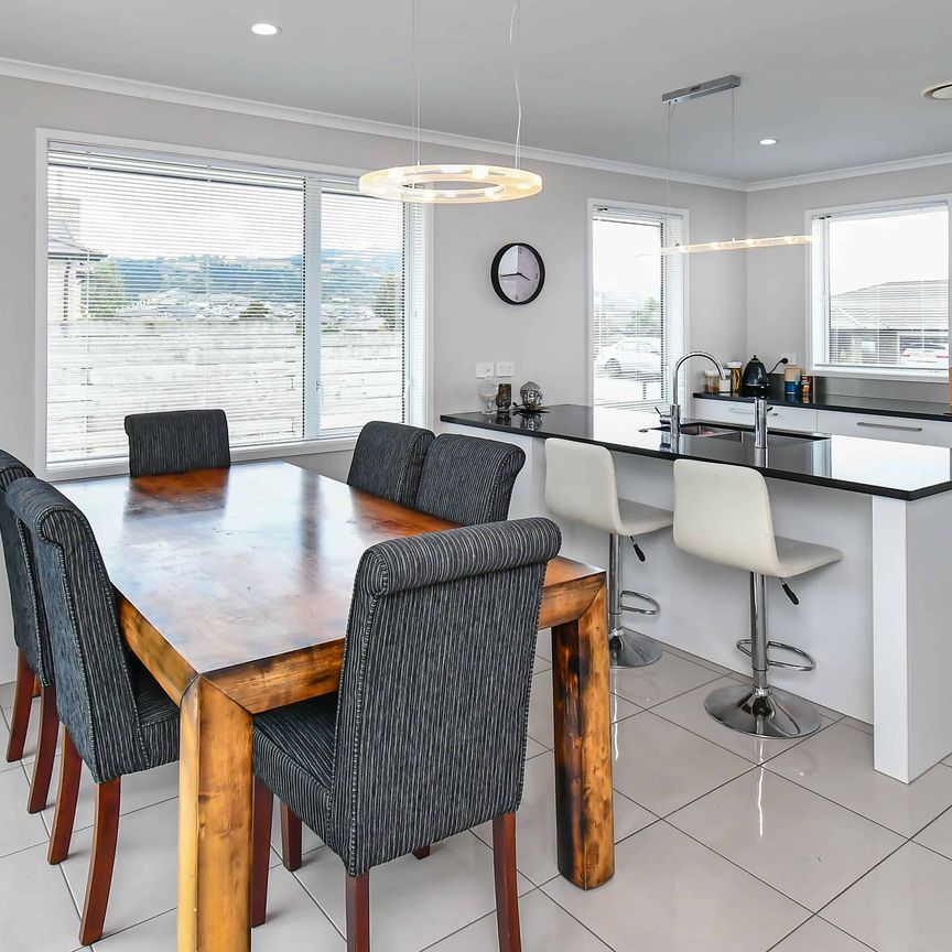 Executive living in Pokeno! - Photo 1