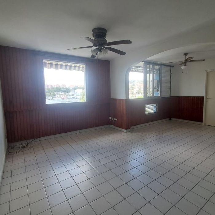 APPARTEMENT F4 - 101 m2 - FORT-DE-FRANCE - Photo 1