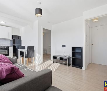 1 Bedroom Flat - Purpose Built To Let - Photo 3