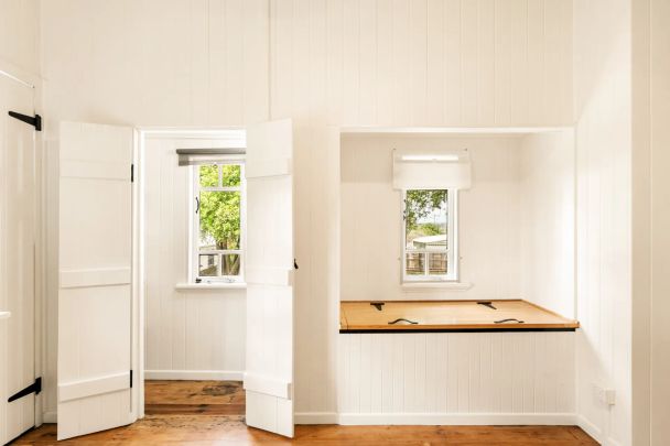 Charming Queenslander on the Hill - Light, Leafy and Full of Character - Photo 1