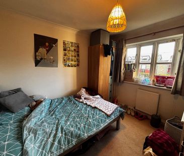 4 bedroom semi-detached house to rent - Photo 3