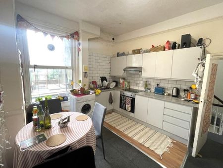 4 bedroom flat to rent - Photo 5