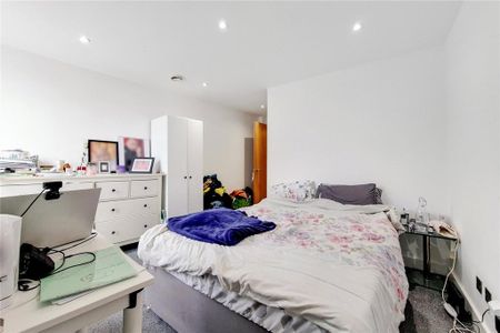 3 bedroom flat to rent - Photo 2