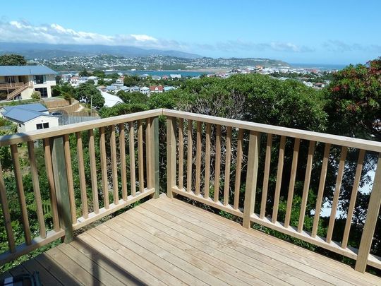 Spacious 4 Bedroom home with Stunning Views - Photo 1