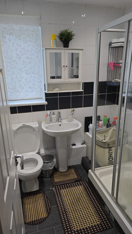 1 bedroom in a house share to rent - Photo 4