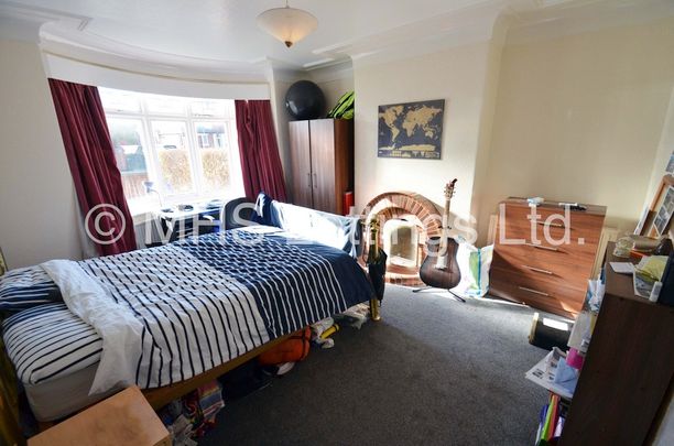 4 Bedroom Semi-Detached House for rent in Becketts Park Drive - Photo 1