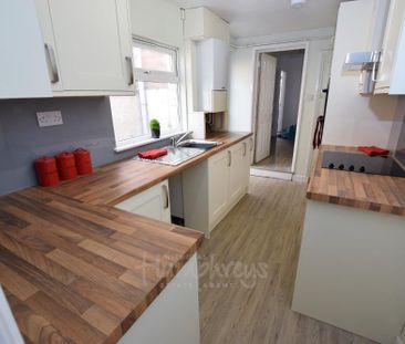 1 bedroom in a house share to rent - Photo 2