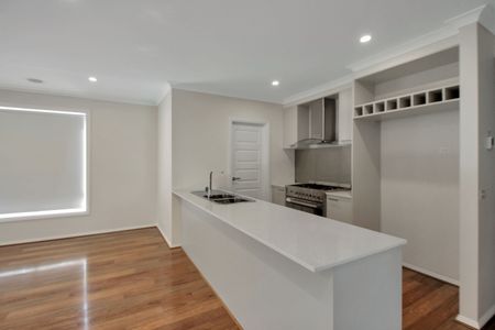 Modern Family Home in Prime Cranbourne East Location - Photo 5