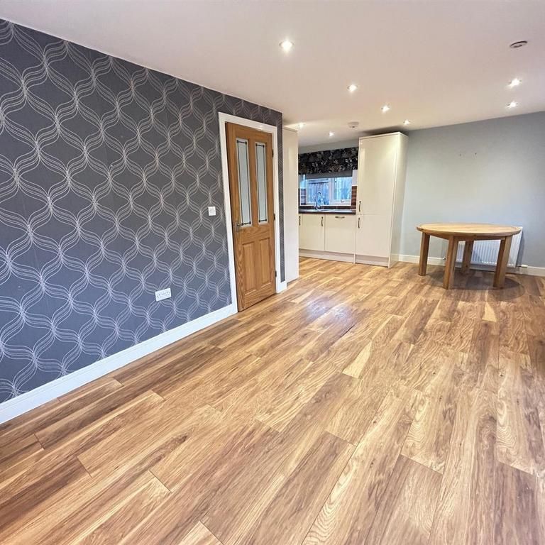 2 bedroom detached bungalow to rent - Photo 1