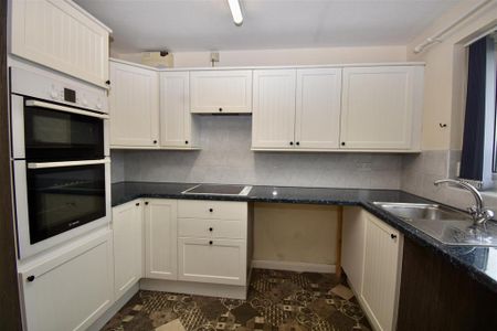 2 bedroom semi-detached bungalow to rent - Photo 5