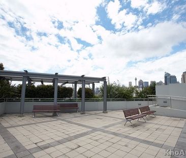 Extra Large Studio With A/C at the heart of Ultimo - 'Quadrant' - Photo 6