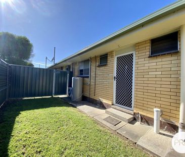 TIDY TWO BEDROOM UNIT! - Photo 2