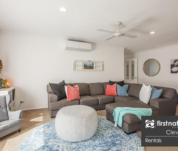 ENTERTAINERS DELIGHT WITH HUGE SPARKLING POOL FOR QLD SUMMER! - Photo 3