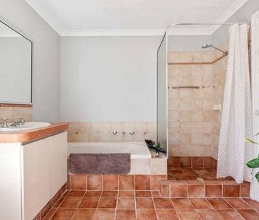 Low Maintenance, Easy Care Villa - Photo 2