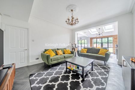 5 bedroom detached house to rent - Photo 2