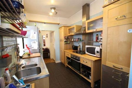 Wells House Road, North Acton, NW10 - Photo 2