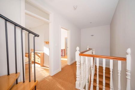 Apartment 3 Lily Court 14a Deramore Park South, Belfast, BT9 5JY - Photo 2