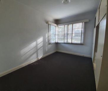 12 Liberator Street, Ashburton VIC 3147 - House For Rent | Domain - Photo 6