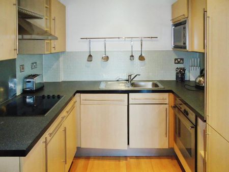 2 bedroom flat to rent - Photo 3