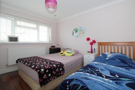 4 bedroom detached house to rent - Photo 5