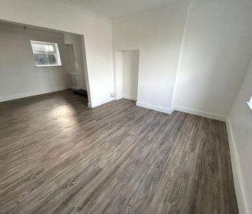 2 bedroom semi-detached house to rent - Photo 2