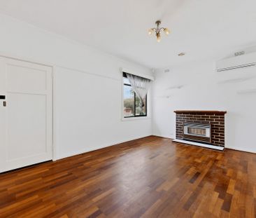 Spacious Ascot Vale Family Home with Versatile Granny Flat - Photo 4