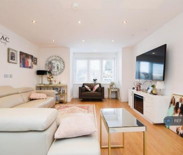 4 bedroom semi-detached house to rent - Photo 1