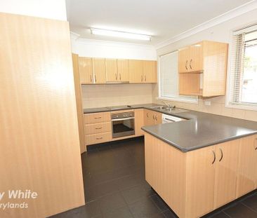 3 BEDROOM FAMILY HOME - Photo 4