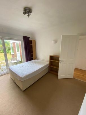 5 bedroom end of terrace house to rent - Photo 1