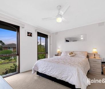 7 Farrer Close, Cranbourne, VIC 3977 - Photo 4