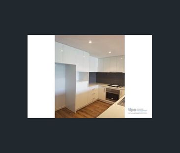 Stunning Townhouse - Photo 1