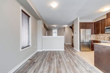 For Lease - 518 Coach Drive Unit# Main/2nd, Mississauga, Ontario - Photo 3