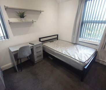 4 bedroom terraced house to rent - Photo 2