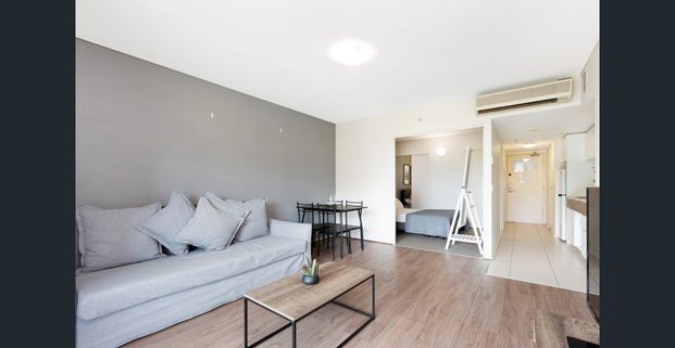 FULLY FURNISHED - GREAT LOCATION - Photo 1