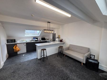 70 Flat 2 Headingley Avenue, Leeds, LS6 3ER - Photo 5